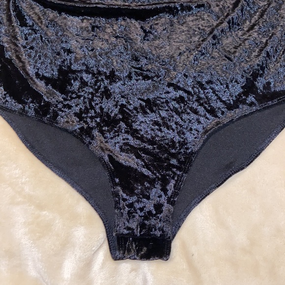Velvet bodysuit - Picture 2 of 3